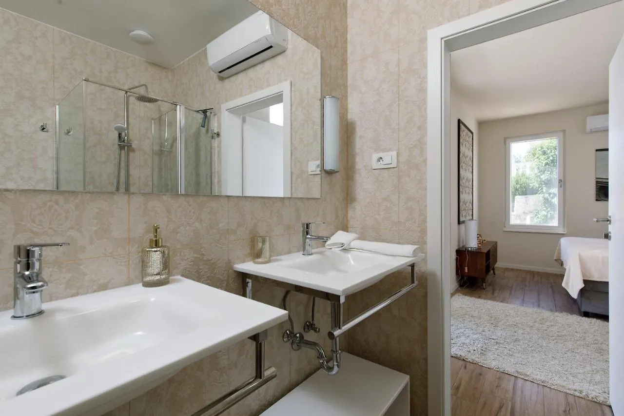Villa Anadea With Hot Tub Overlooking Sea Trogir